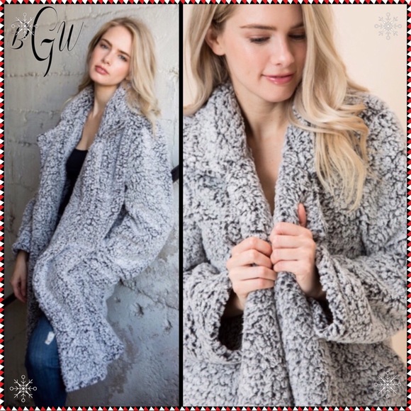 Boutique with Grace Jackets & Blazers - ❄️🆕5⭐️Soft Fuzzy Two-Tone Sherpa Coat
